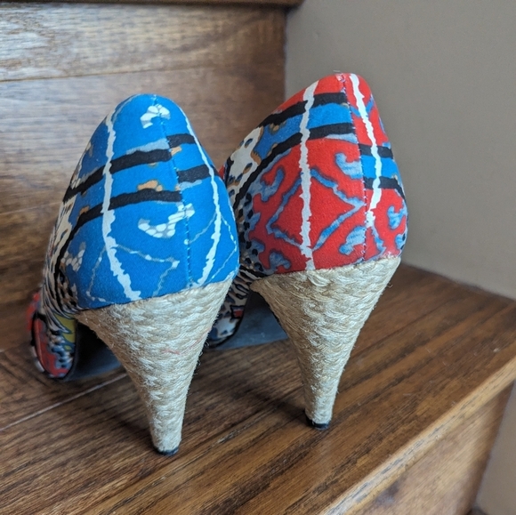 Multi coloured Rocket Dog heeled shoes. Size 7. Worn once. - Picture 9 of 13